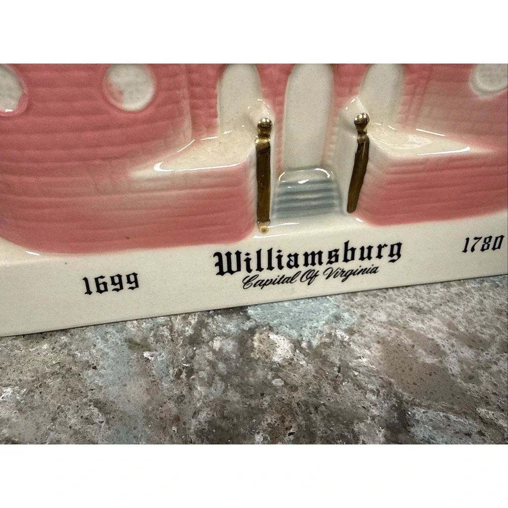 Vintage 1969 Williamsburg Capitol‎ of Virginia Decanter EMPTY